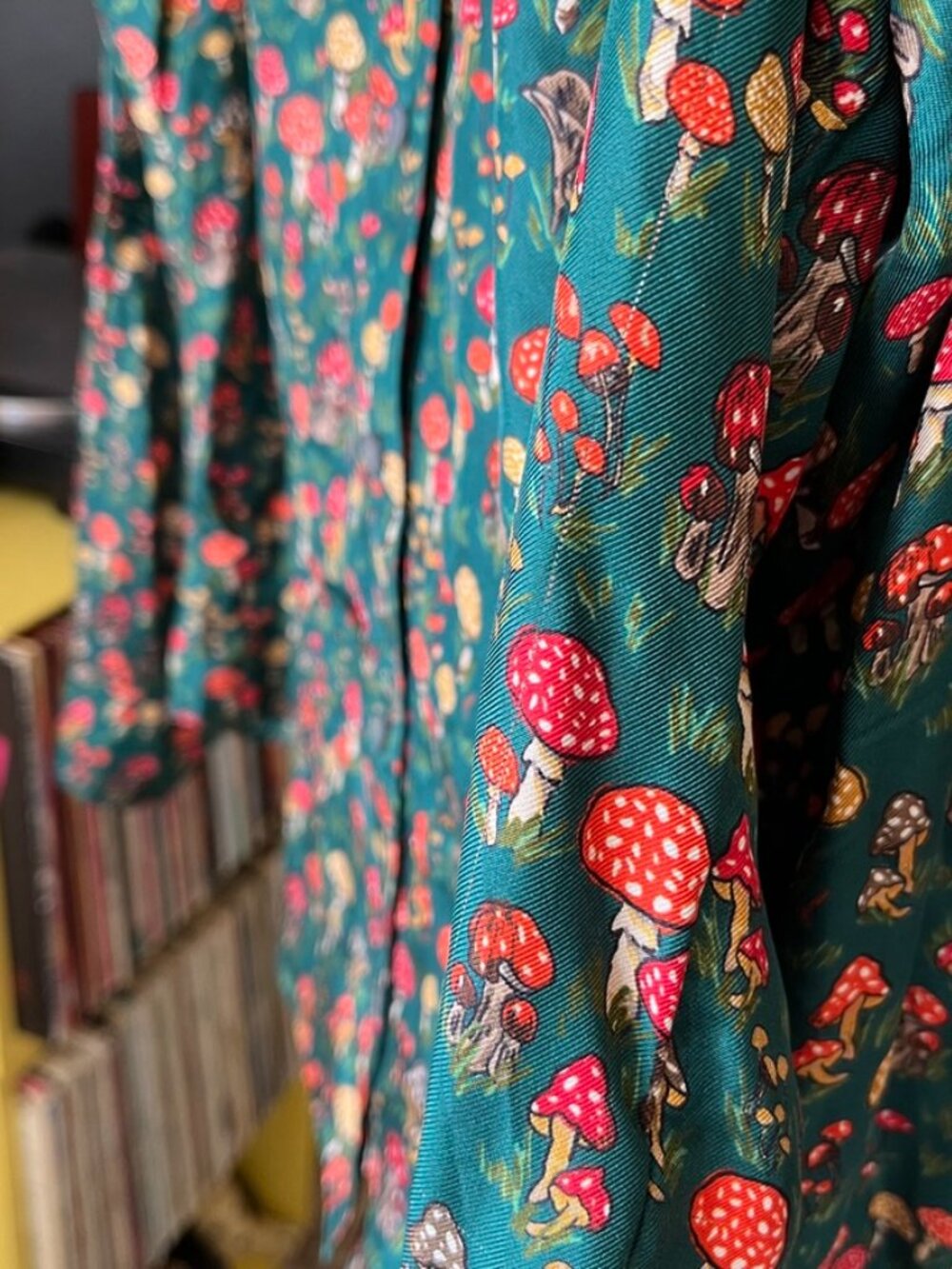 J Crew Collection 100% Silk Ruffle Collar Mushroom Print Blouse Large GUC - Picture 3 of 9